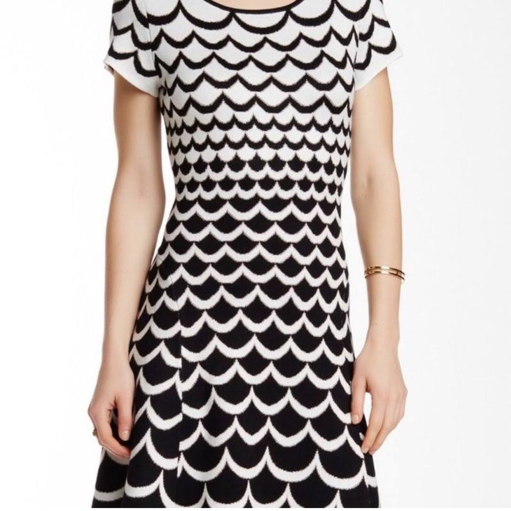 CeCe Black and White Scalloped Dress Size Small